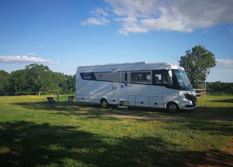 Aire de stationnement Les Crins au Bord du Lac