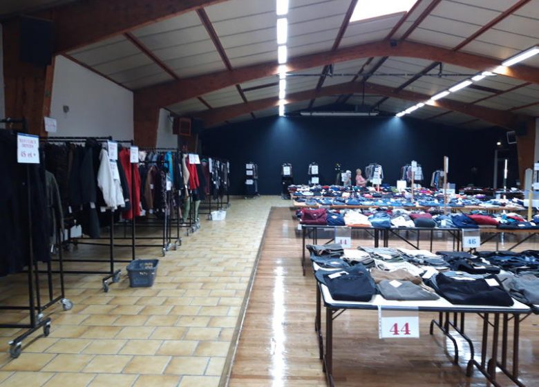 Bourse aux vêtements au Bourg-sous-la-Roche