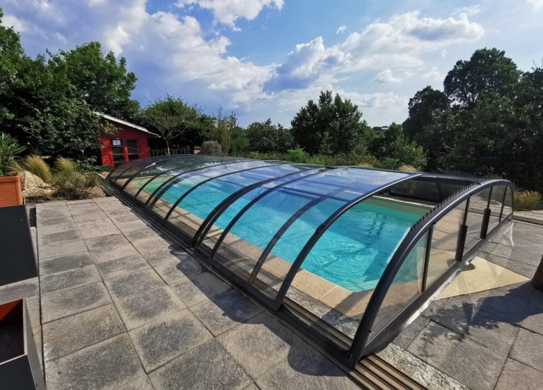 Yourte Lilas avec piscine à la campagne à Thorigny en Vendée